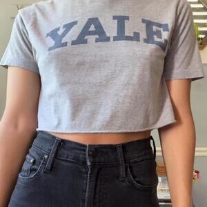 Yale cropped graphic tee